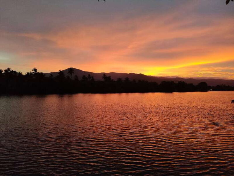 Kayaking tour around green cathedral - Key Points