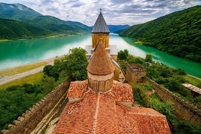 Kazbegi and Khinkali - the ultimate mountain experience tour - Key Points