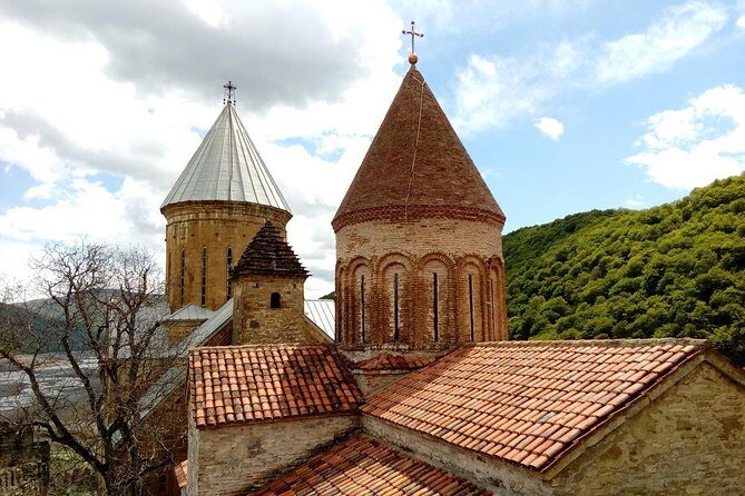 KAZBEGI & GUDAURI Day Tour from Kutaisi - Exploring the Highlights of the Kazbegi & Gudauri Tour