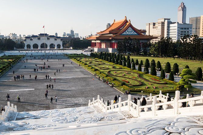 Keelung Shore Excursion: Xiangshan Hiking & Classic Taipei Culture Private Tour - Who Should Consider This Tour?