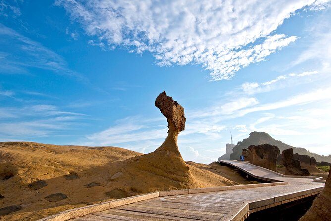 Keelung Shore Excursion: Yehliu Geopark, Jiufen, Houton Cat Village Private Tour - Authenticity and Traveler Perspectives