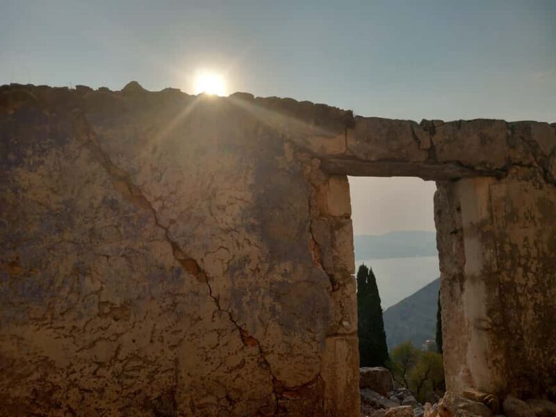 Kefalonia: Old Farsa Village Sunset Walking Tour - Key Points
