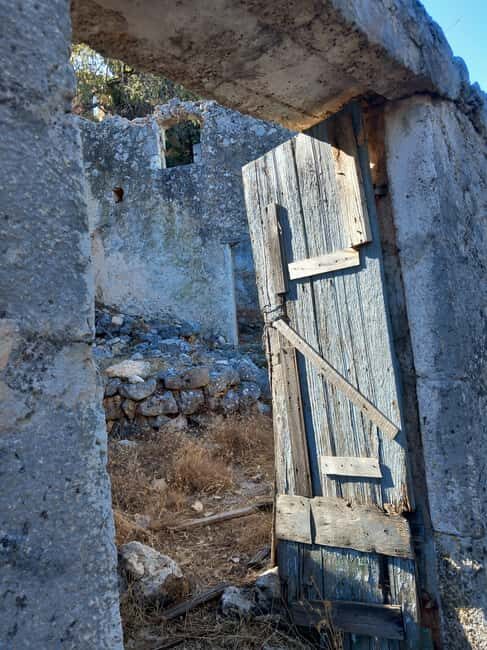 Kefalonia: Old Farsa Village Sunset Walking Tour - An In-Depth Look at the Old Farsa Sunset Walking Tour