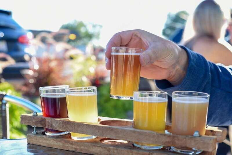 Kelowna: Craft Beer Hop Guided Tour - Key Points