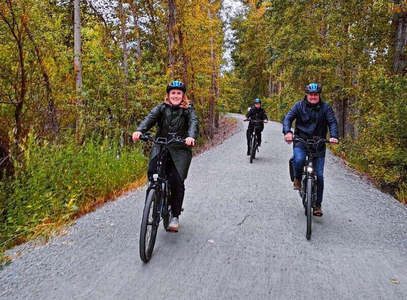 Kelowna: E-Bike Ride and Axe Throwing Adventure - An Authentic Experience in Kelowna: A Detailed Look