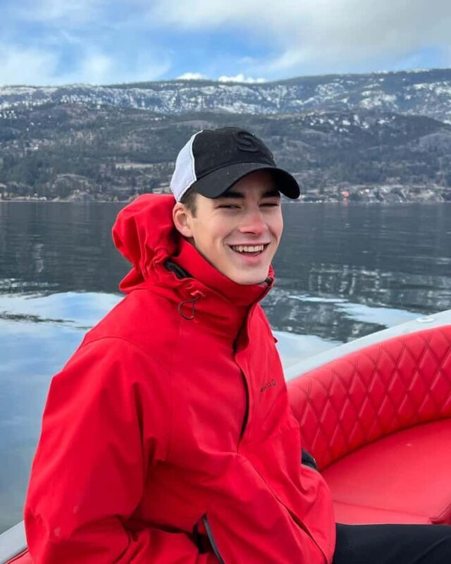 Kelowna: Private Boat Tour with Bluetooth Speaker - FAQs