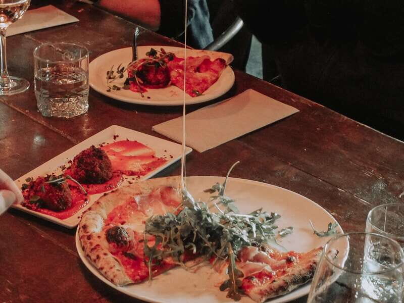 Kelowna: Walking Food Tour with 7 Tastings and 4 Drinks - The Sum Up