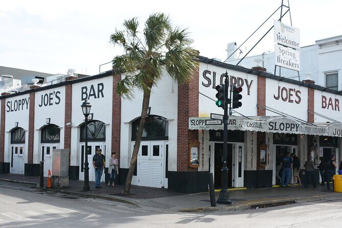 Key West Scavenger Hunt Walking Tour and Game - Key Points