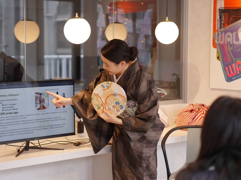 Kimono Art Workshop in Tokyo - Regional fabrics bring the lesson to life