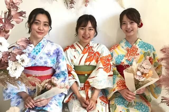 Kimono Rental by Karen Kyoto Fushimi Inari - Walking out toward the shrine