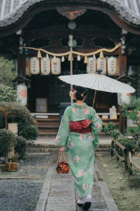 Kimono Rental Experience (Kyoto / Provided by Kimono Rental Kanwa Kiyomizu Temple) - A walk through Kyoto’s old streets