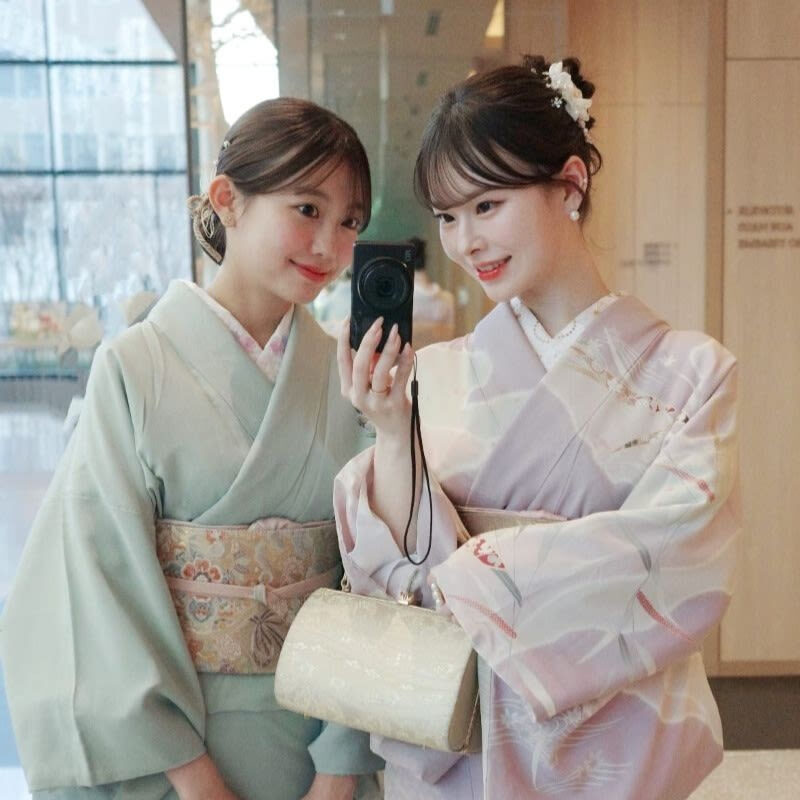 Kimono Rental (Provided by Kimono Rental wargo Kanazawa Korinbo Branch) - Getting dressed in Korinbo