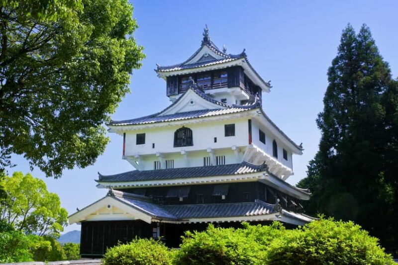 Kintai-Kyo Bridge and Iwakuni Castle with local guide 3h - Key Points