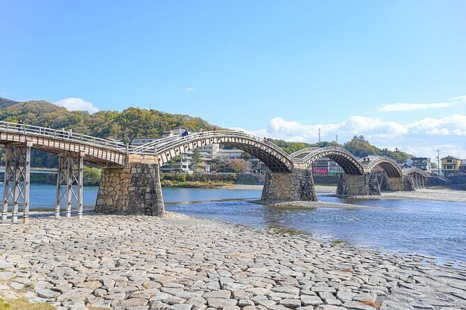 Kintai Kyo Bridge and Iwakuni Castle with Local Guide - Exploring Iwakuni: A Detailed Look at the Tour