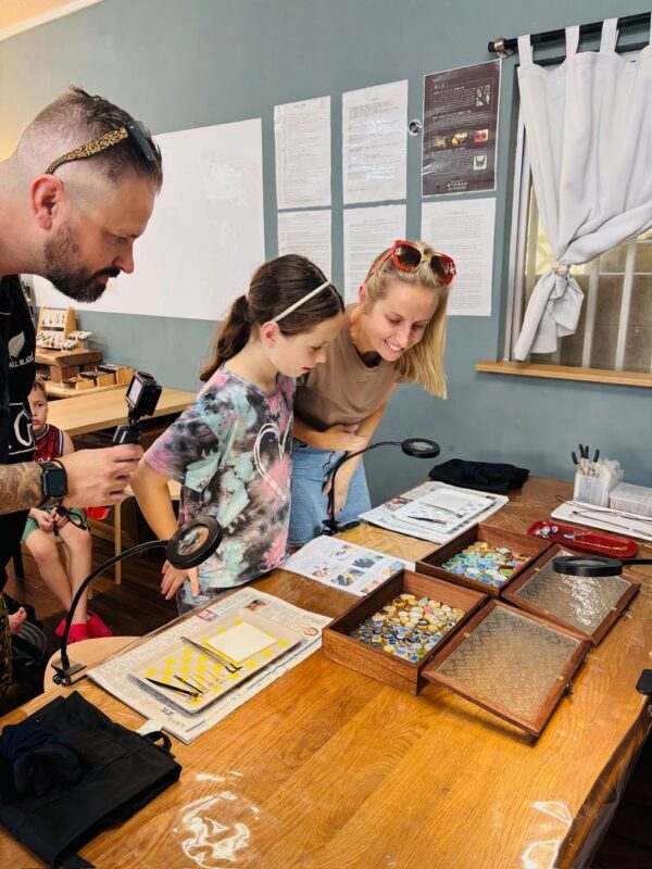 Kintsugi Accessory Crafting in Naha, Okinawa - What kintsugi means in this workshop