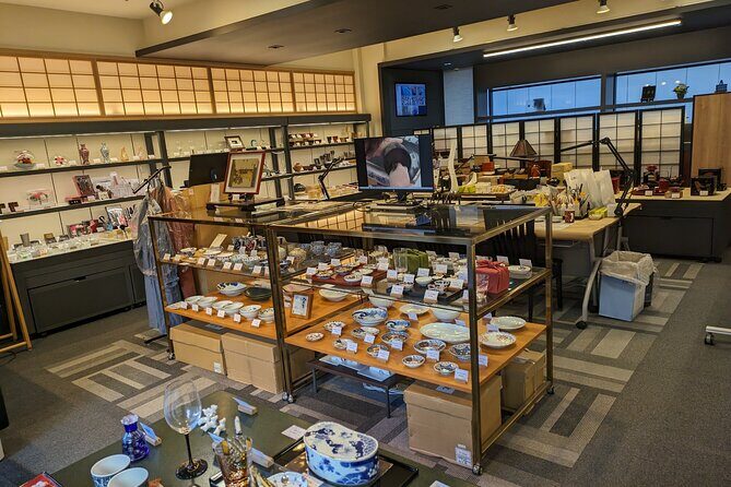 Kintsugi, Makie or Gold Leaf Pasting Workshop in Nihonbashi Tokyo - The Experience in Context