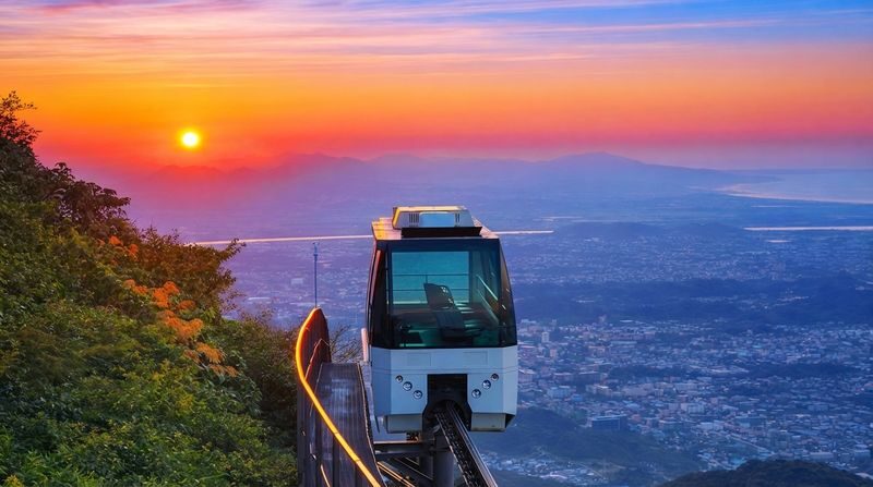 Kitakyushu Sarakurayama Night View & Motonosumi Shrine Day Tour (Departing from Fukuoka) - Finding the old port atmosphere in Mojiko Retro