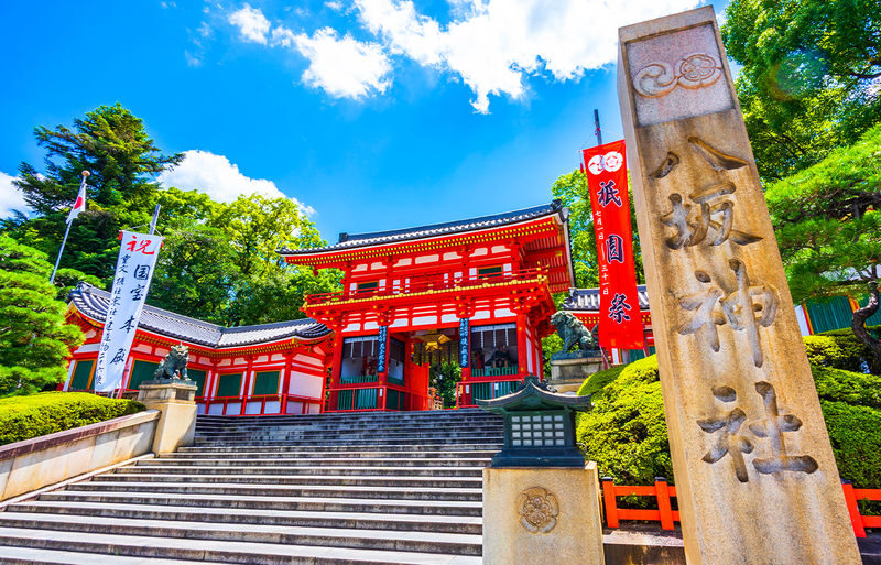 Kiyomizu-dera, Kinkaku-ji, and Fushimi Inari One-Day Tour - What the guide does, and what you should expect