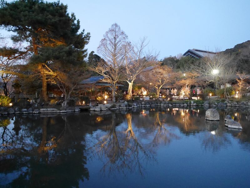 Kiyomizudera, Yasaka Shrine Discovery Walking Tour - Kodaiji’s gardens offer a quieter contrast