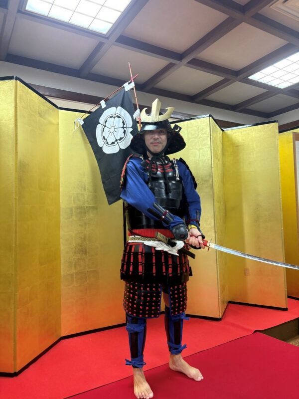 Kiyosu Castle Half-Day Tour from Nagoya with Samurai Armor - Putting on samurai armor at Furusato no Yakata