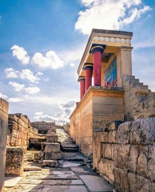KNOSSOS PALACE AND HERAKLION TOWN ARCHAEOLOGICAL MUSEUM - Exploring Crete’s Historic and Urban Gems