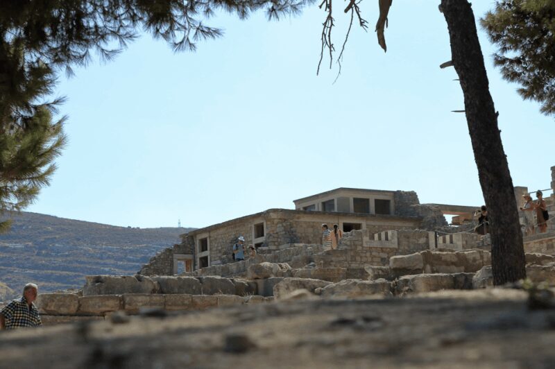 Knossos Palace Private Tour with Licensed Guide and Tickets - Key Points
