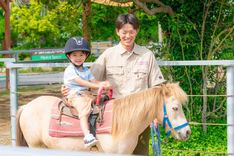 Kobe Animal Kingdom Admission Ticket - A family day that works in different weather