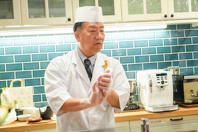 Kobe : Create & Savor Sushi & Kobe Beef Like a Master - An In-Depth Look at the Kobe Sushi & Beef Cooking Tour