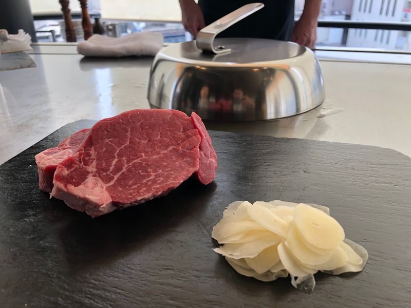 Kobe Highlights Day Tour with Sake Tasting - What the guide adds to the day