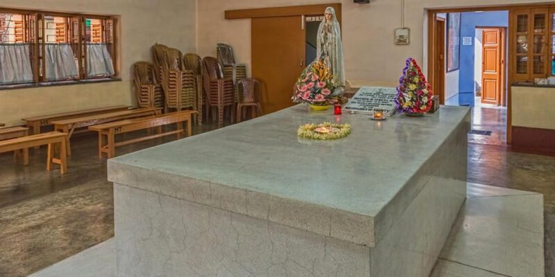 Kolkata: Spiritual World of Kolkata Sightseeing Tour - Authentic Experiences and Praises from Travelers