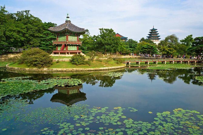 Korean Palace and Temple Tour in Seoul: Gyeongbokgung Palace and Jogyesa Temple - Who Should Consider This Tour?