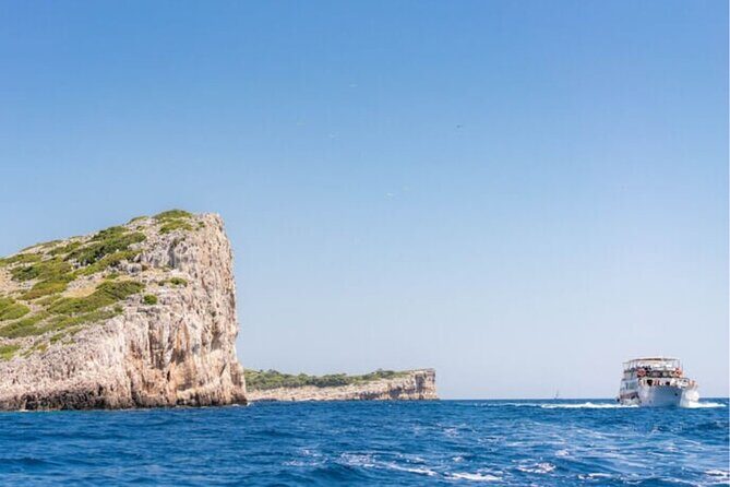 Kornati to island Mana and Kukljica and Beach Lojena Tour by boat - An In-Depth Look at the Itinerary