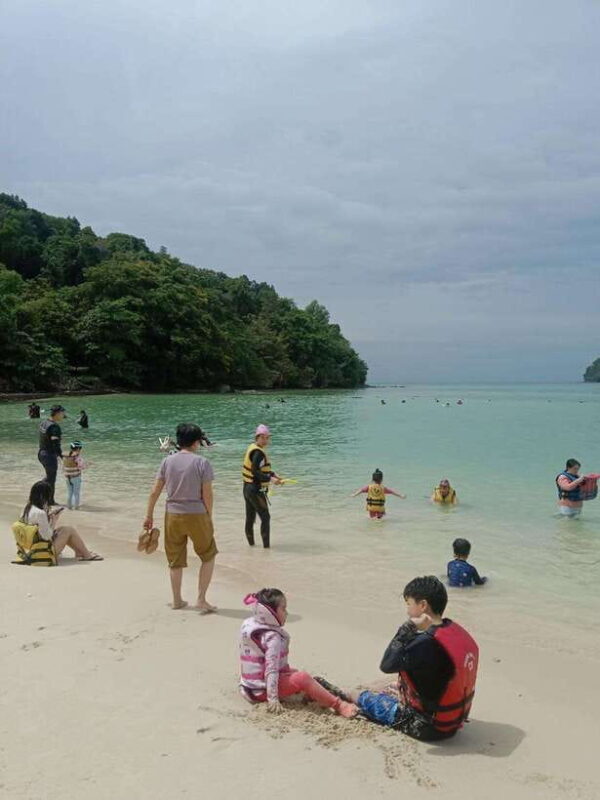 Kota Kinabalu: Manukan & Sapi Islands Snorkeling with Lunch - Is This Tour Worth the Price?