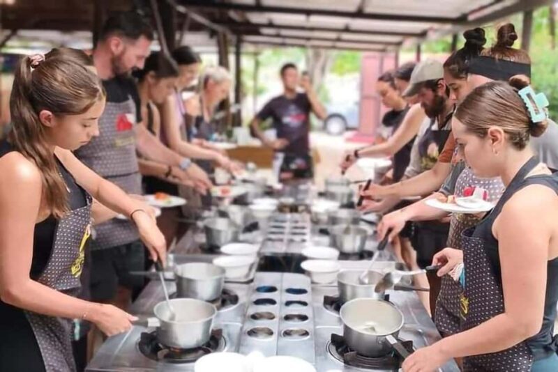 Krabi: Traditional Thai Cooking Class with Local Chef - Key Points