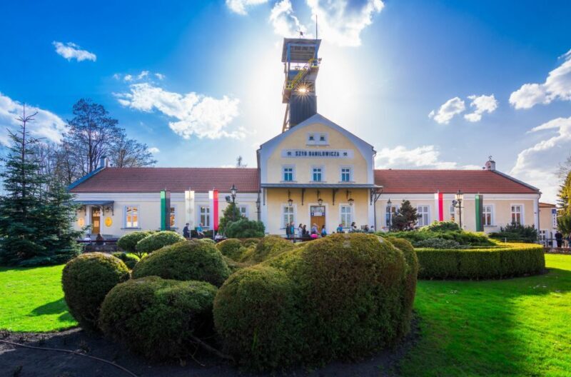 Krakow: Auschwitz-Birkenau and Wieliczka Salt Mine Day Trip - Exploring the Sites: What You Can Expect