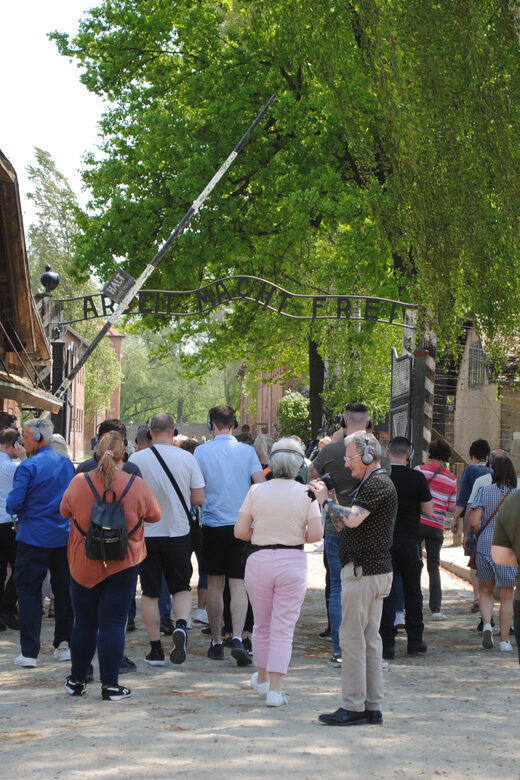 Krakow: Auschwitz-Birkenau Guided Tour with Pickup & Lunch - Key Points