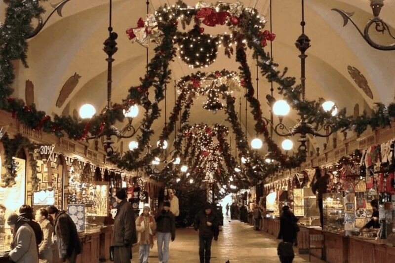 Krakow: Christmas Market and City Highlights Walking Tour - Key Points