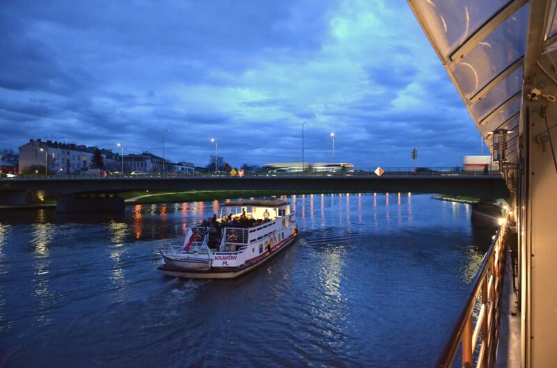 Krakow: Evening or Night Sightseeing Cruise - FAQ