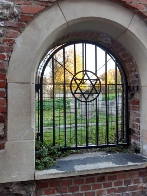 Krakow: Full Tour Regular 1.5h guided city tour by E-Cart - Discover Krakow in Comfort: A 1.5-Hour Guided E-Cart Tour