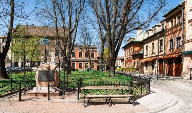 Krakow: Full Tour Regular 1.5h guided city tour by E-Cart - A Practical Guide to the Krakow E-Cart Tour