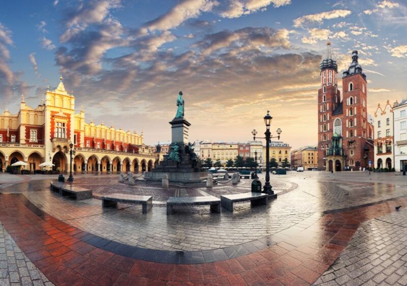 Krakow: Guided Old Town Tour - Practical Tips for Your Tour