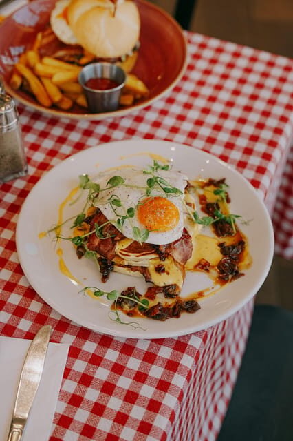 Krakow: Hard Rock Cafe Breakfast - The Experience in Detail