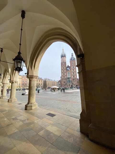 Krakow: Old Town and Kazimierz Guided Bike Tour - Exploring Krakow by Bike: A Guided Tour of Old Town and Kazimierz