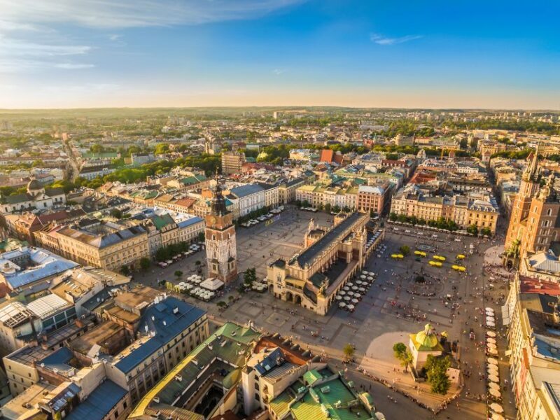 Krakow: Old Town Audio-Guided Walking Tour with Headset - Key Points
