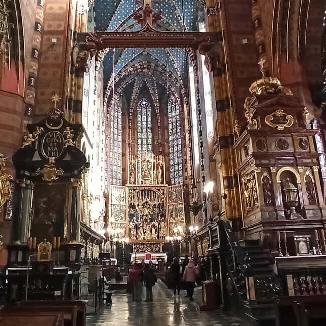 Krakow: Old Town Churches Walking Tour - The Experience and Group Size