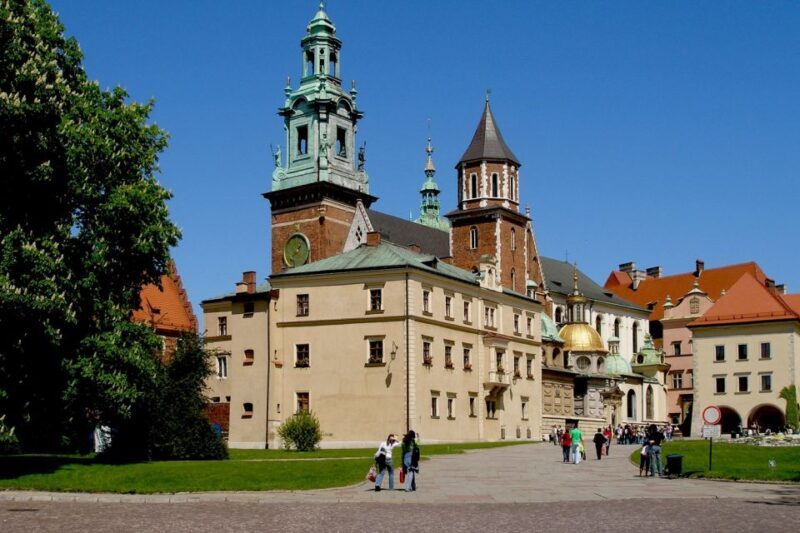 Krakow: Old Town Golf Cart Walk and Wawel Castle Guided Tour - Krakow: Old Town Golf Cart Walk and Wawel Castle Guided Tour