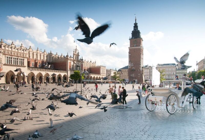 Krakow: Old Town Private Guided Walking Tour - A Deep Dive into the Tour Itinerary: What to Expect