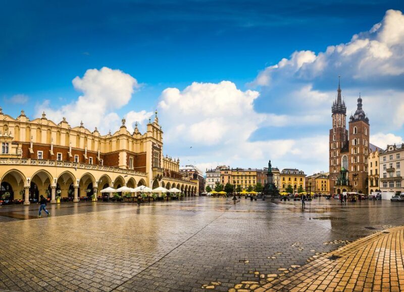 Krakow: Old Town Rynek Underground Entry and Guided Tour - Detailed Breakdown of the Tour Experience