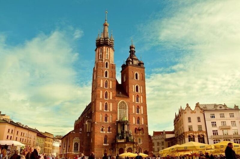 Krakow : Old Town Walking Tour With A guide - Discovering Krakow’s Old Town: A Practical Guide