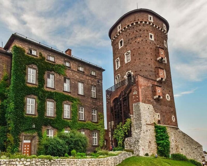 Krakow: Old Town Walking Tour with Private Guide - Key Points